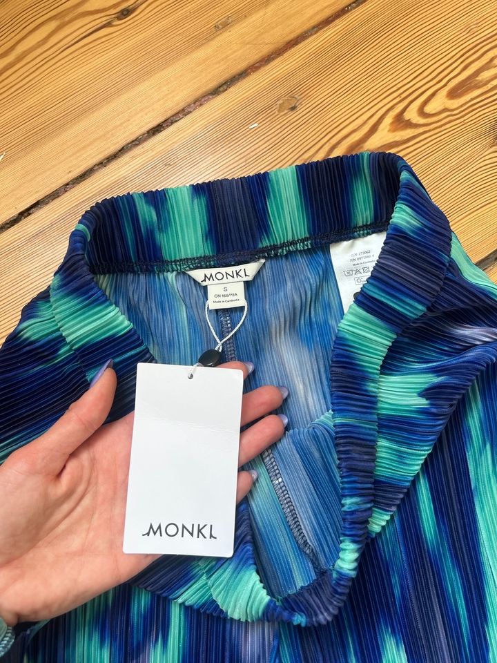 Monki Plissee Hose + Oberteil // blau türkis // S-XS in Berlin