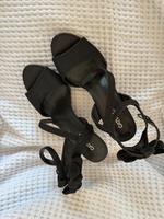 Catwalk Pumps Sandaletten Absatzschuhe 39 schwarz Glitzer Eimsbüttel - Hamburg Harvestehude Vorschau