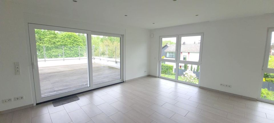 Traumwohnung mit Dachterrasse: Moderne 3-Zimmer-Penthouse-Wohnung in Moselnähe in Konz! in Konz