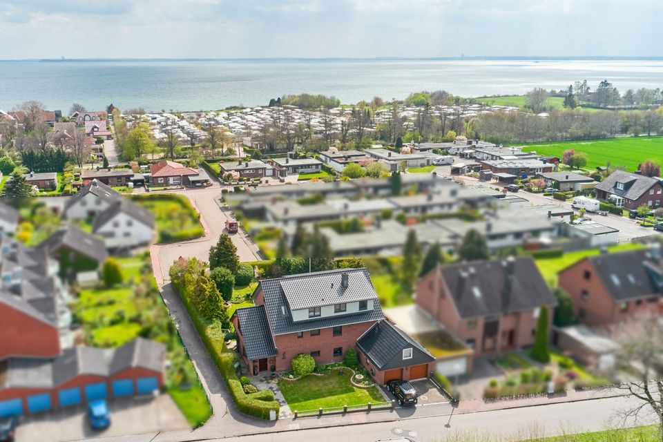 Pelzerhaken- Ferienhaus mit 3 Ferienwohnungen 300 Meter zum Meer in Neustadt in Holstein