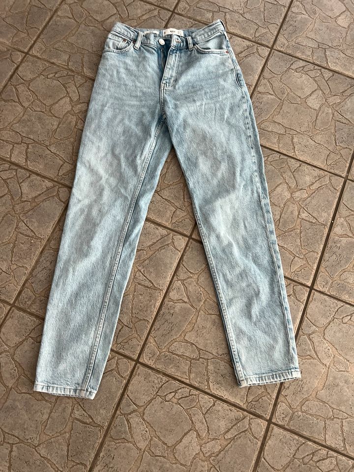 Jeans Mango Denim MOM eur 32 in Bad Wildungen