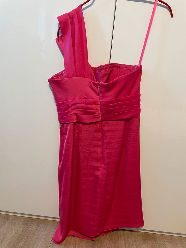 BCBG Max Azria Kleid pink Hochzeitsgast (ungetragen!) in Erwitte