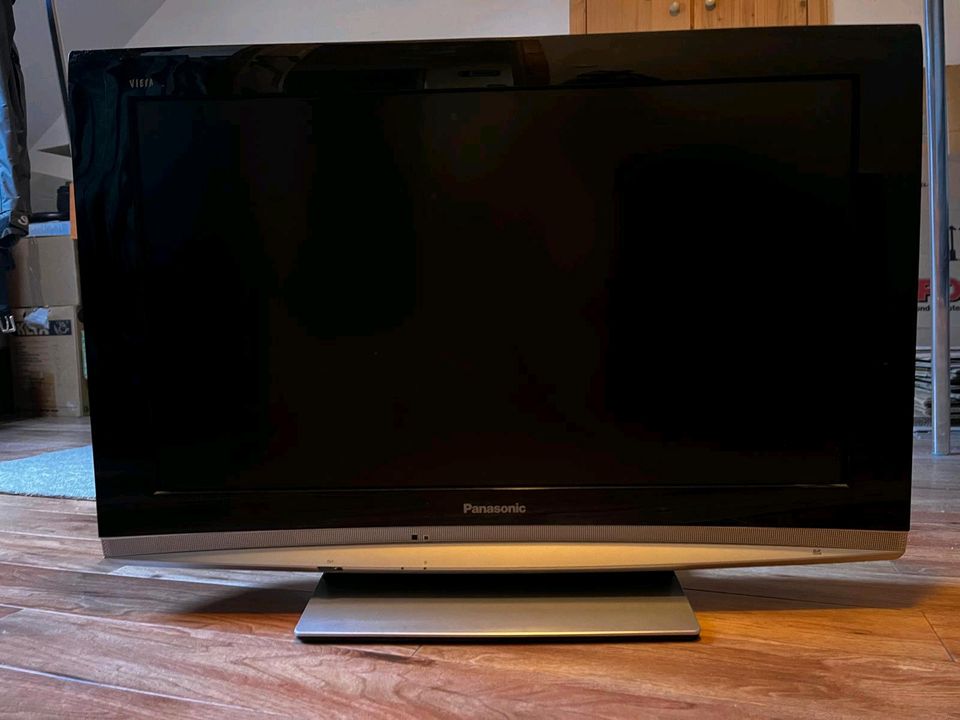 Panasonic TV Fernseher TX-D32LN83F 32 Zoll 80cm LCD in Neumünster