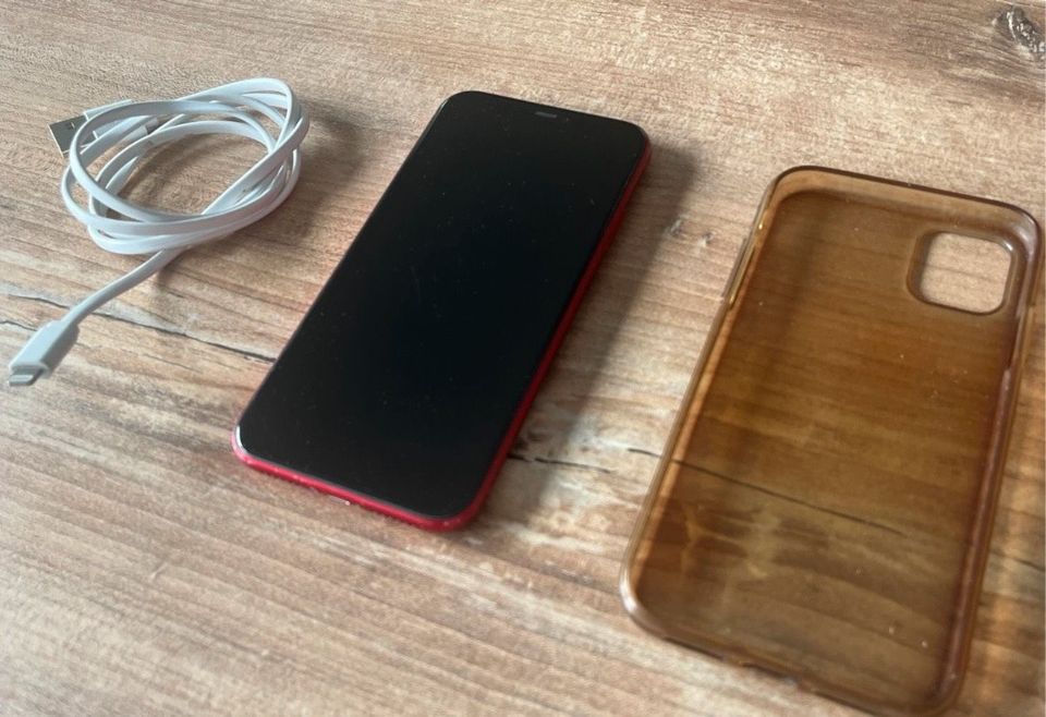 iPhone 11 128 GB red rot mit Hülle und Kabel in Burgstädt