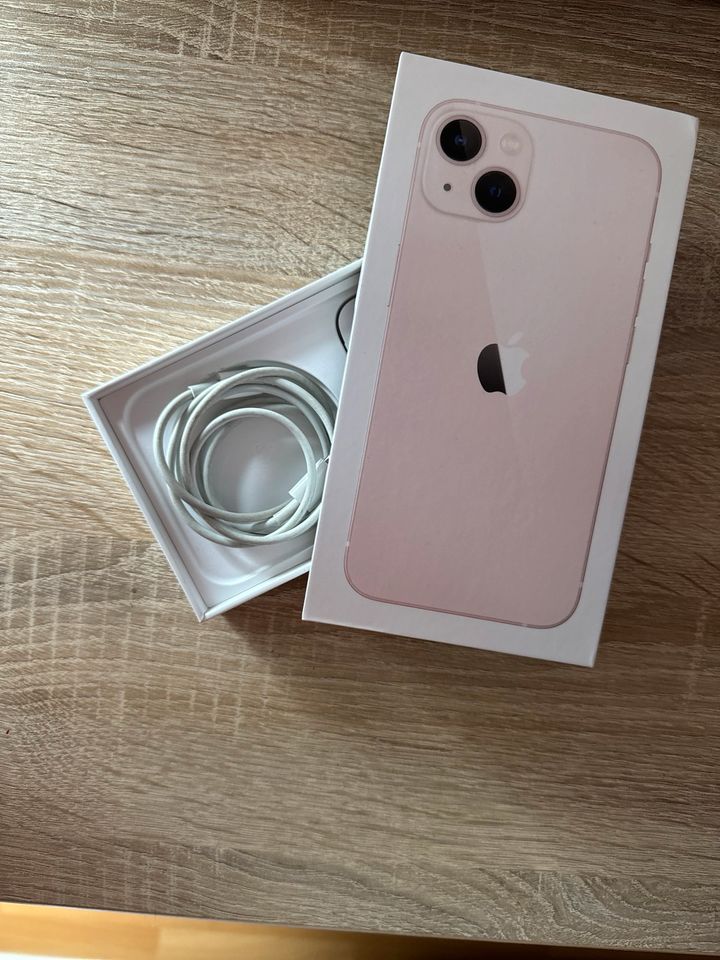 Iphone 13 Rosé, 256GB, 88% Batteriekapazität in Völklingen