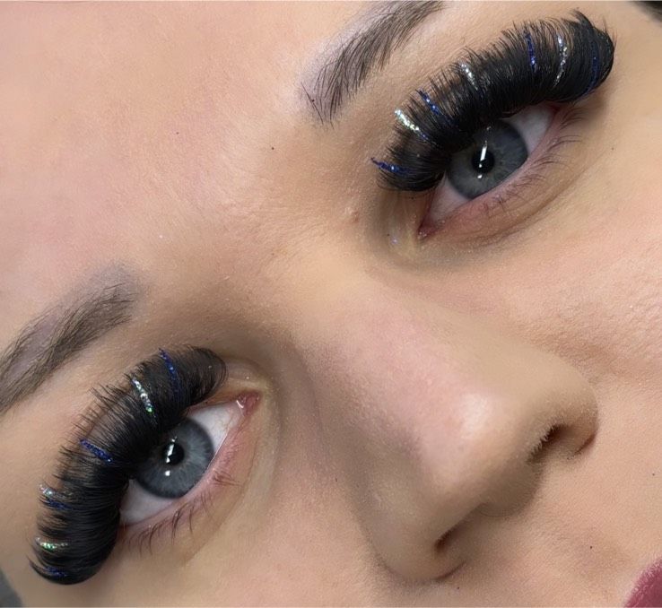 Wimpernverlängerung/Wimpernextensions 1:1, Volumen, Mega-Volumen in Berlin