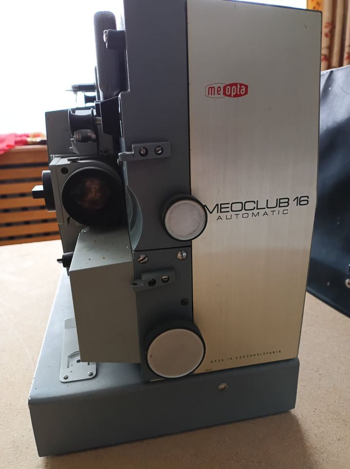 Filmvorführgerät Meoclub 16 Automatic S  mit einem Lautsprecher in Pretzschendorf