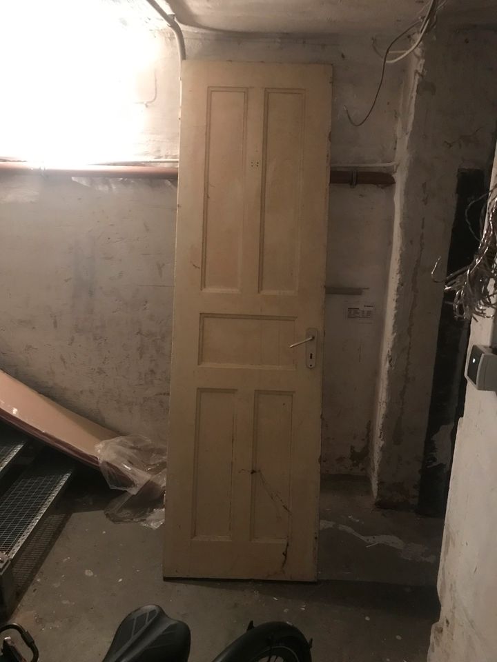 1 Altbau WC Tür zu verschenken in Hamburg