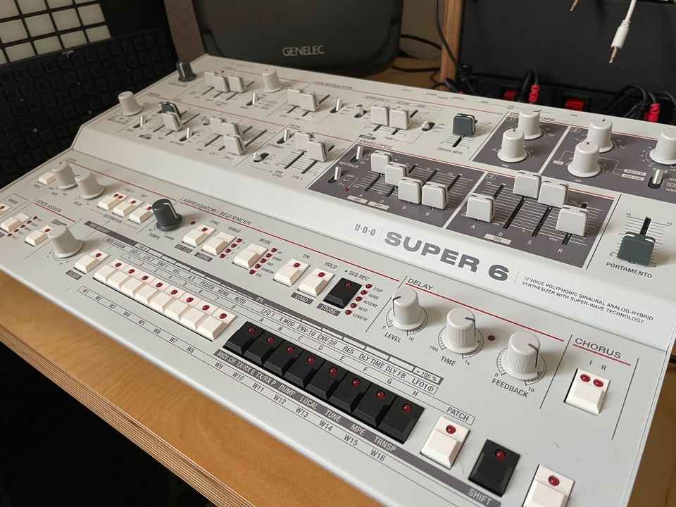 UDO Super 6 Desktop Synthesizer in Schwelm