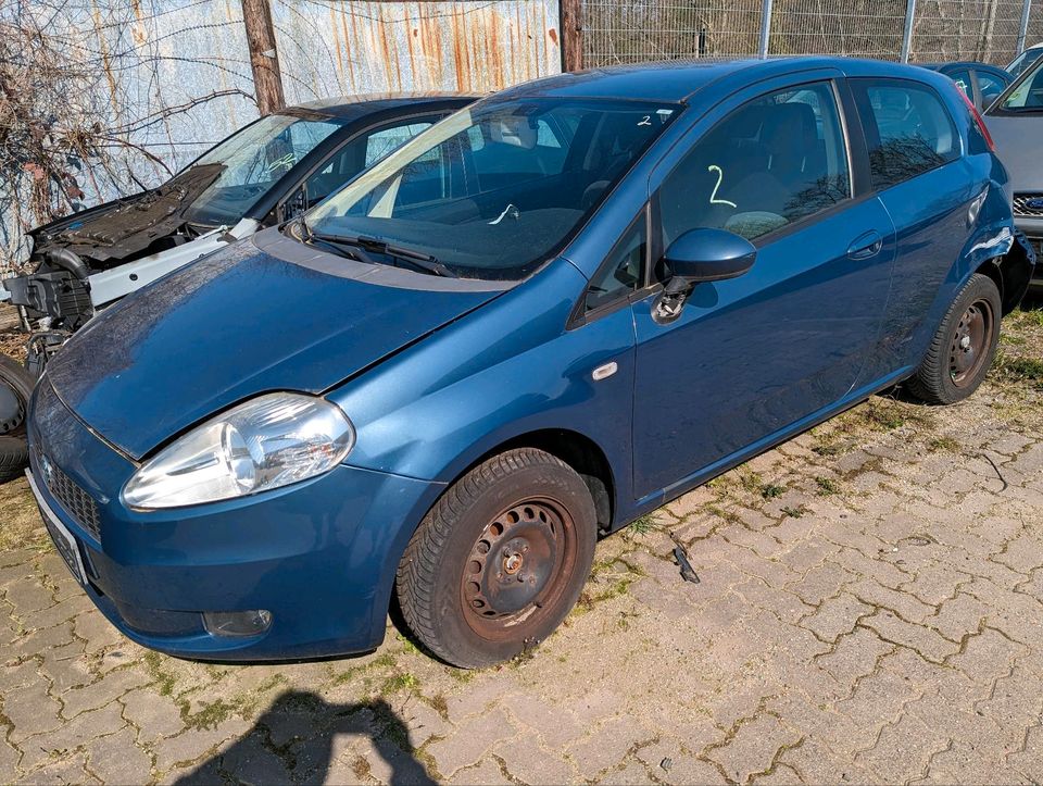 Fiat Punto Schlachtfest Ersatzteile Teilelager Teileträger (277) in Delmenhorst