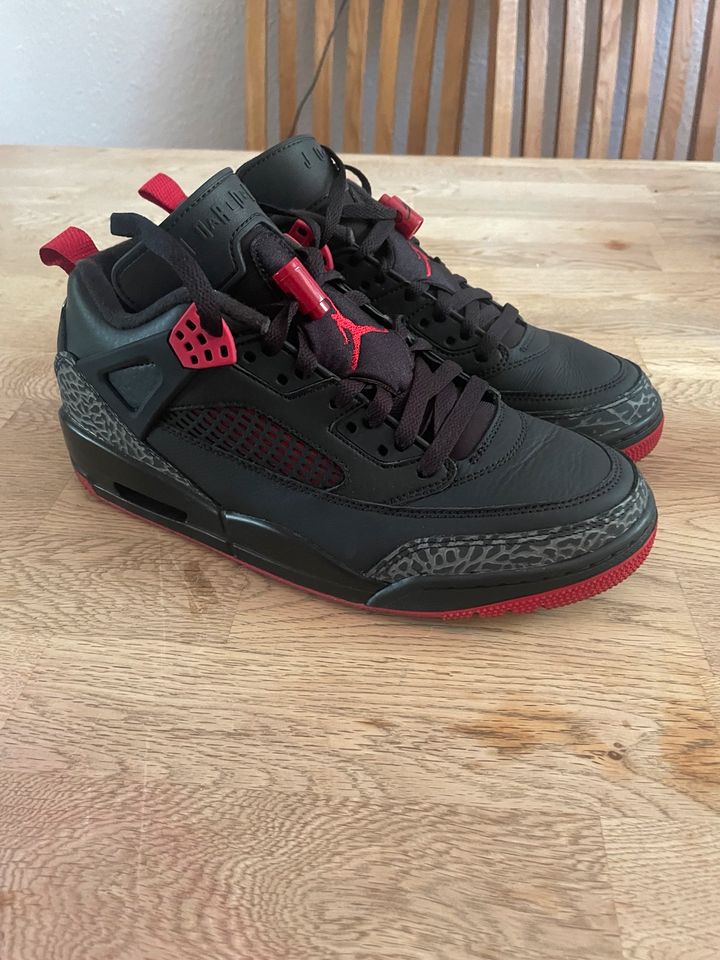 Jordan Spizike low in der Größe 42 ( 26,5cm ) 1 mal getragen ! in Berlin