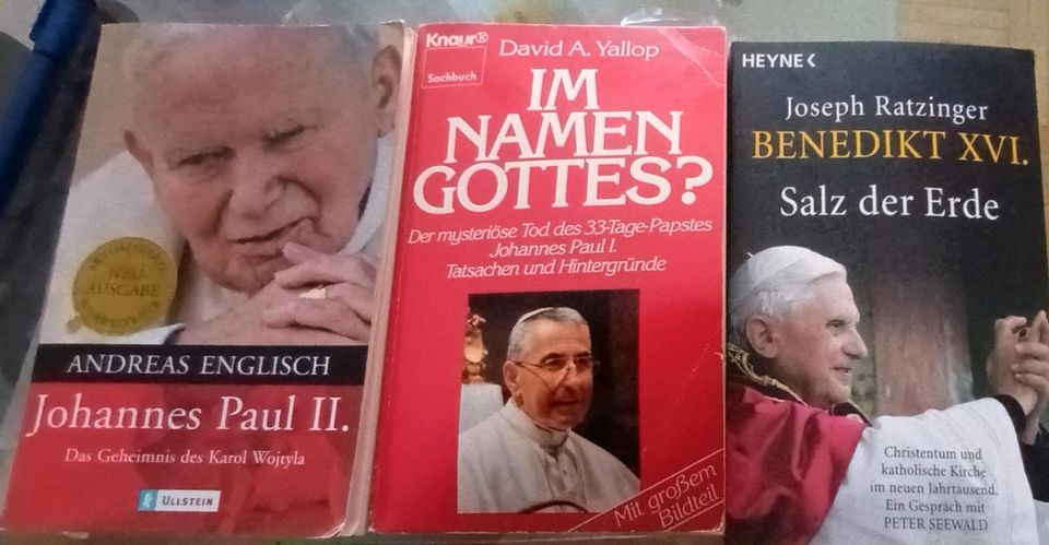 Bücher, Johannes  Paul I. und II. und Benedikt XVI in Wolfenbüttel