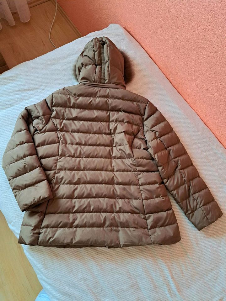 Daunenjacke mit Echtfellkapuze von Donnell in Khaki in Friesenheim