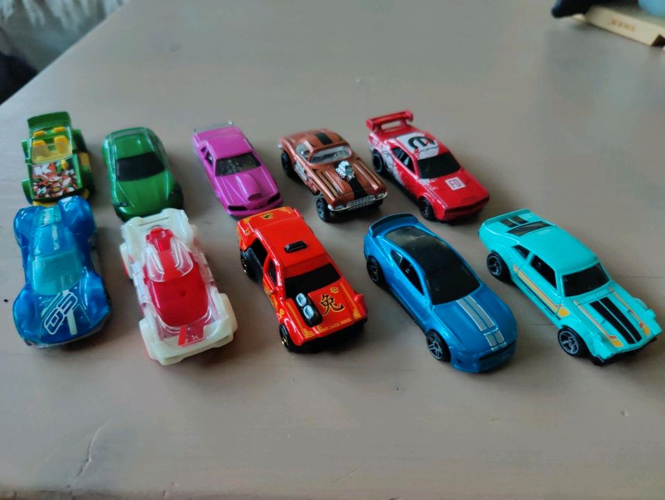 10x HotWheels guter Zustand, bespielt in Illingen