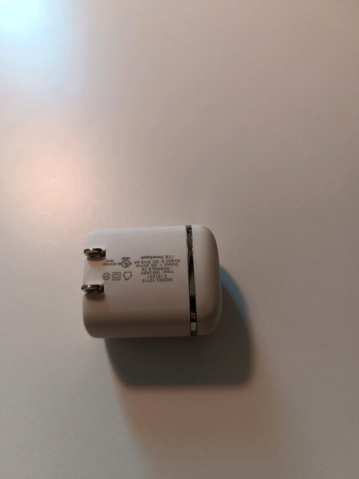 USB USA EU Reise Adapter USB Ladegerät Schnelladegerät Handy in Mainz