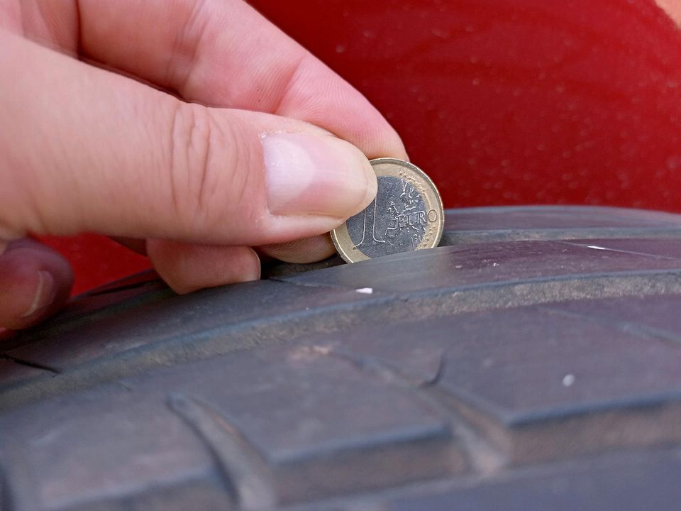 Sommerreifen 215/55 R17 94W in Nürtingen