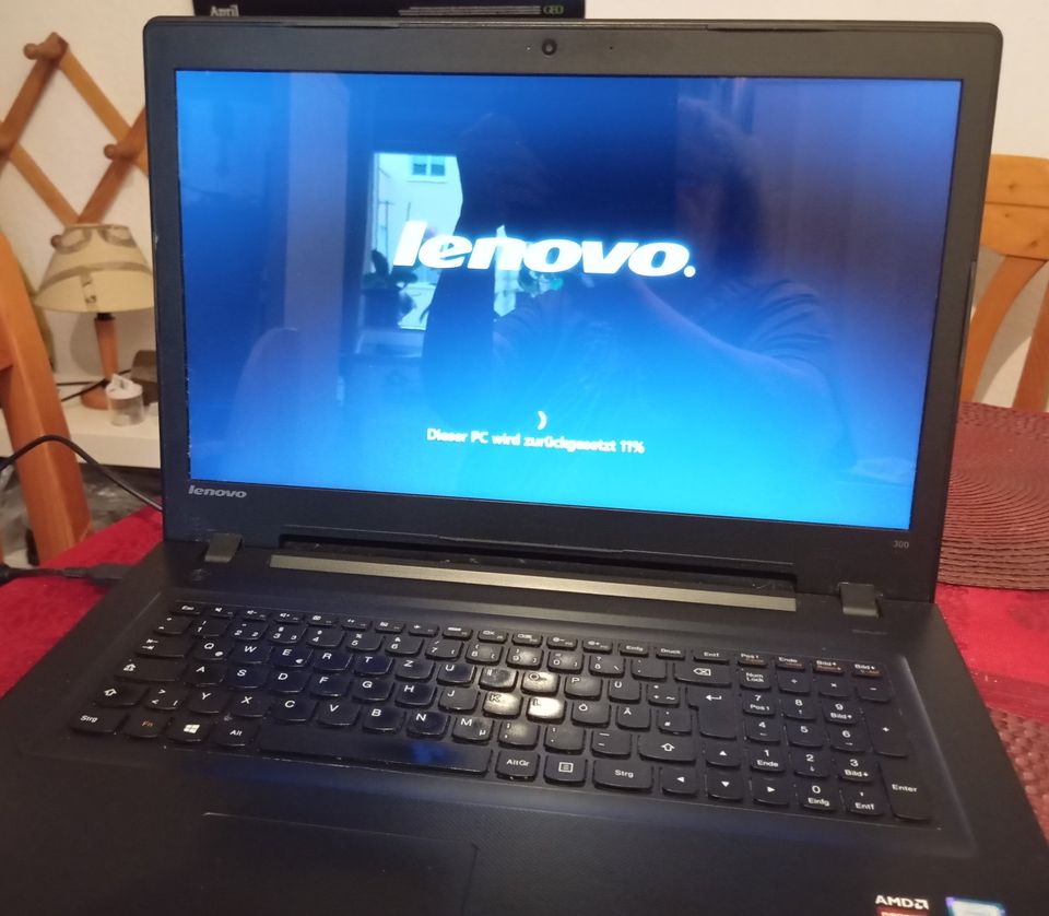 Lenovo IdeaPad 300-17ISK Notebook in Dresden