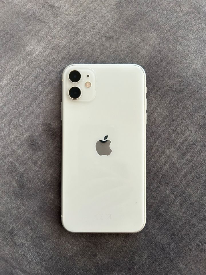iPhone 11 white 64 GB in Bremen