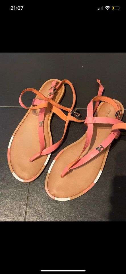 Tommy Hilfiger Sandalen/zehentrenner 41 in Güstrow