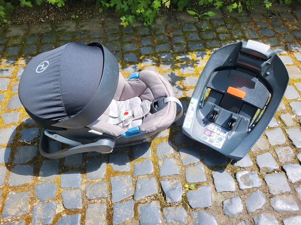 Cybex Gold Aton 5 Babyschale inkl Isofixbase in Andernach