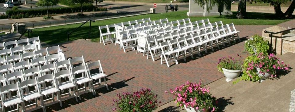 Stühle Hochzeit freie Trauung weiße Klappstühle Wedding Chair in Bad Bocklet