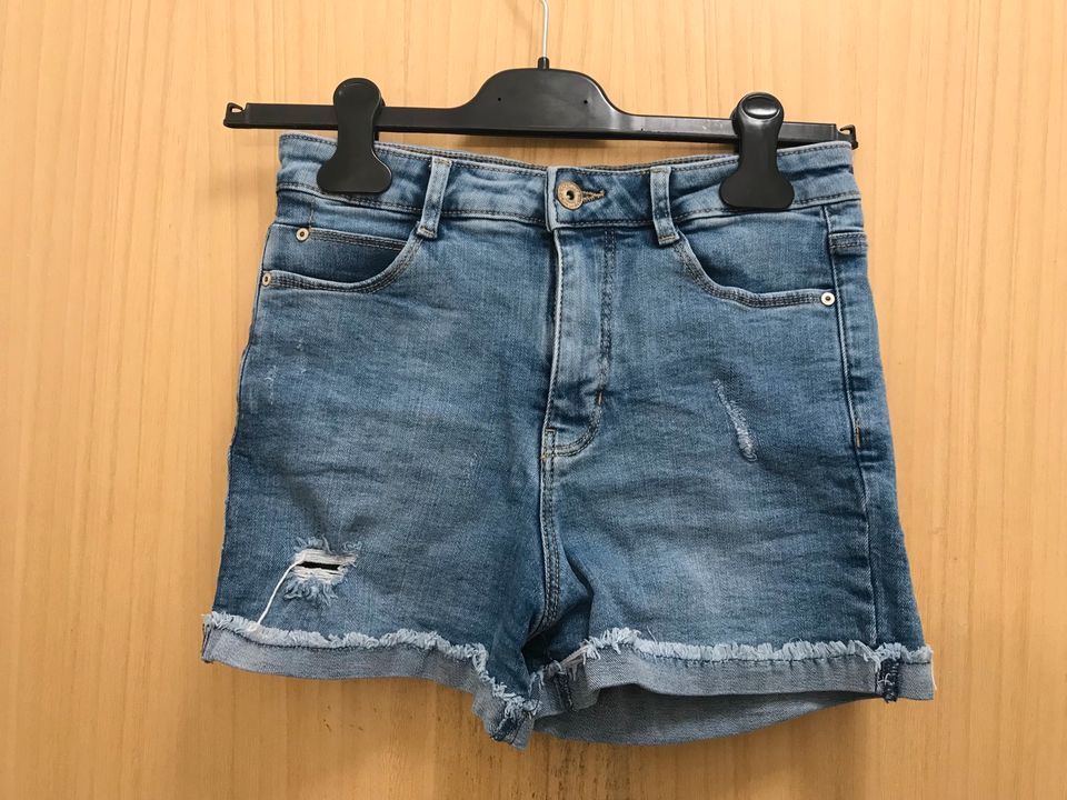 Kurze Jeansshorts Damen Clockhouse/C&A Größe 36 in Geislingen an der Steige