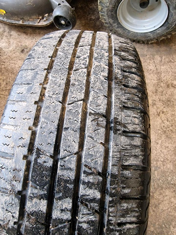 Ganzjahresreifen 215/65 R16 Continental in Schnega