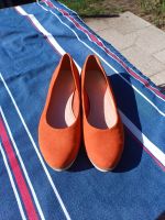 Sportliche Ballerina Clarks Gr. 5,5 Rauleder orange neuwertig Schleswig-Holstein - Preetz Vorschau