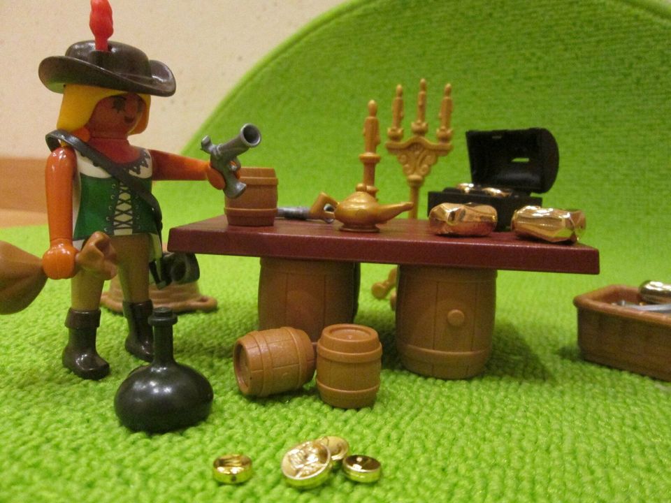 Playmobil 4292 Piratenbande mit Beuteschatz und Rumfässern in Diemelsee