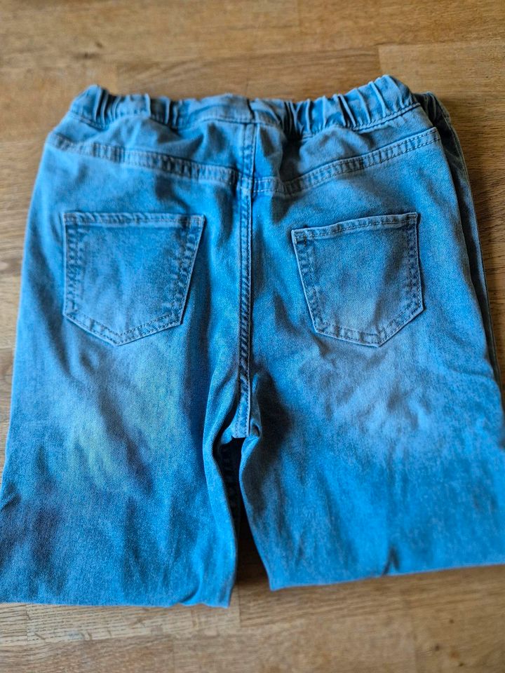 H&M, Schlupfhose, Denimjogger, Gr. 134, NEU in Schwerin