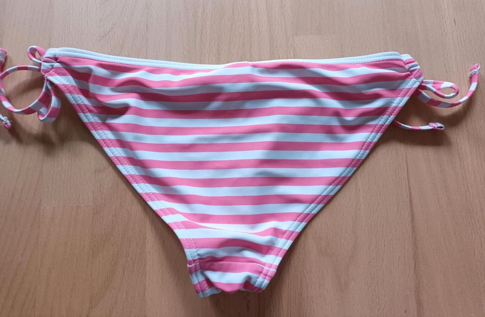 Bikini, rosa-weiß gestreift, Gr  134/140 in Heroldsbach