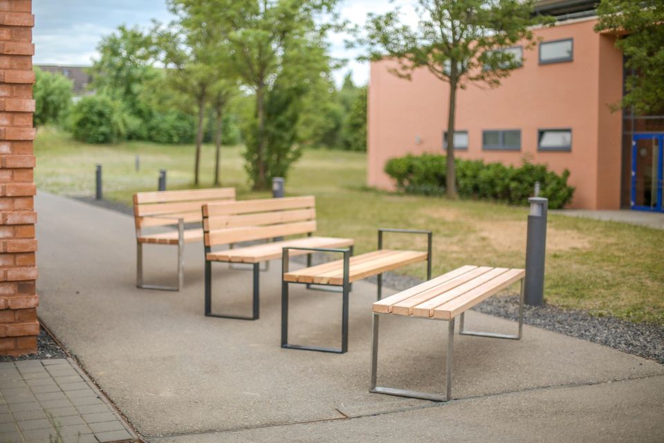 Gartenbank Sitzbank Stahl/ Edelstahl und Lärche Holz in Kusterdingen