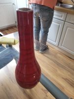 Vase in rot. Hannover - Herrenhausen-Stöcken Vorschau