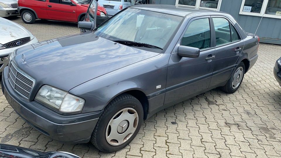 Autoteile W202 mercedes Benz Ersatzteile Gebrauchtteile in Köln