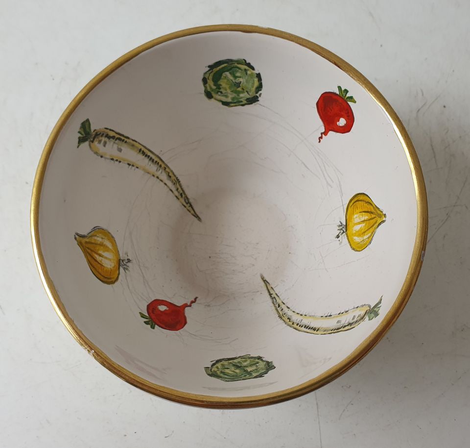 2 runde Keramik-Schälchen, Ø ca. 10 cm, innen Gemüse/Obstdekor in Lübeck