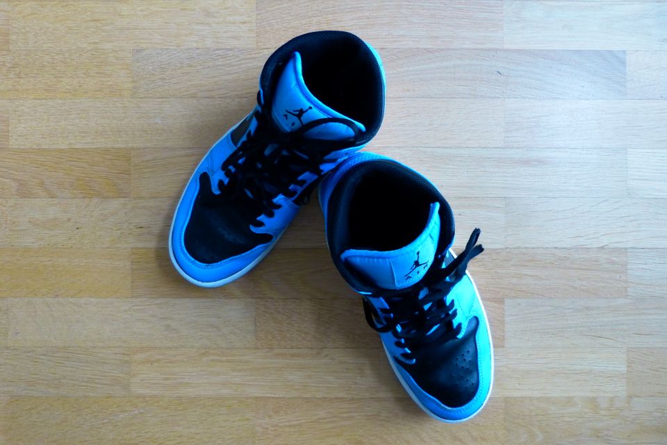 Nike Air Jordan 1 Mid – Sneaker – blau + schwarz – Größe 40,5 in Jugenheim in Rheinhessen