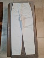 Weiße normalgeschnittene ZARA Jeans - Gr.36 - Sehr guter Zustand Frankfurt am Main - Preungesheim Vorschau