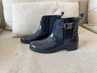 Tommy Hilfiger Gummistiefeletten – Dunkelblau – Größe 41 Schwerin - Gartenstadt - Ostorf Vorschau