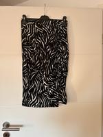 Trendyol rock animalprint schwarz weiß Gr. 38 zum raffen Schlitz Hessen - Groß-Zimmern Vorschau