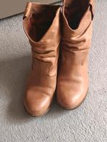 Coole BULLBOXER Stiefeletten | Echtleder | Fb. cognac | Gr. 39 Sachsen - Malschwitz Vorschau
