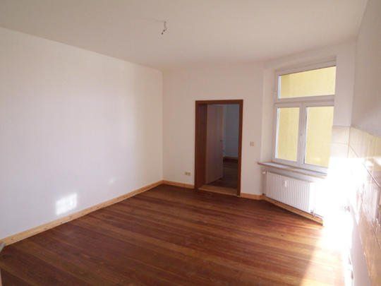 Schöne und geräumige 3 Zimmer-Wohnung mit Dielen und Kamin zu mieten! in Schwerin