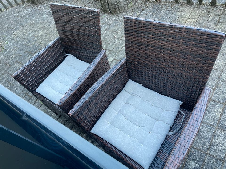 Tisch mit fünf Stühlen Rattan Gartenmöbel / Balkonmöbel in Saarbrücken