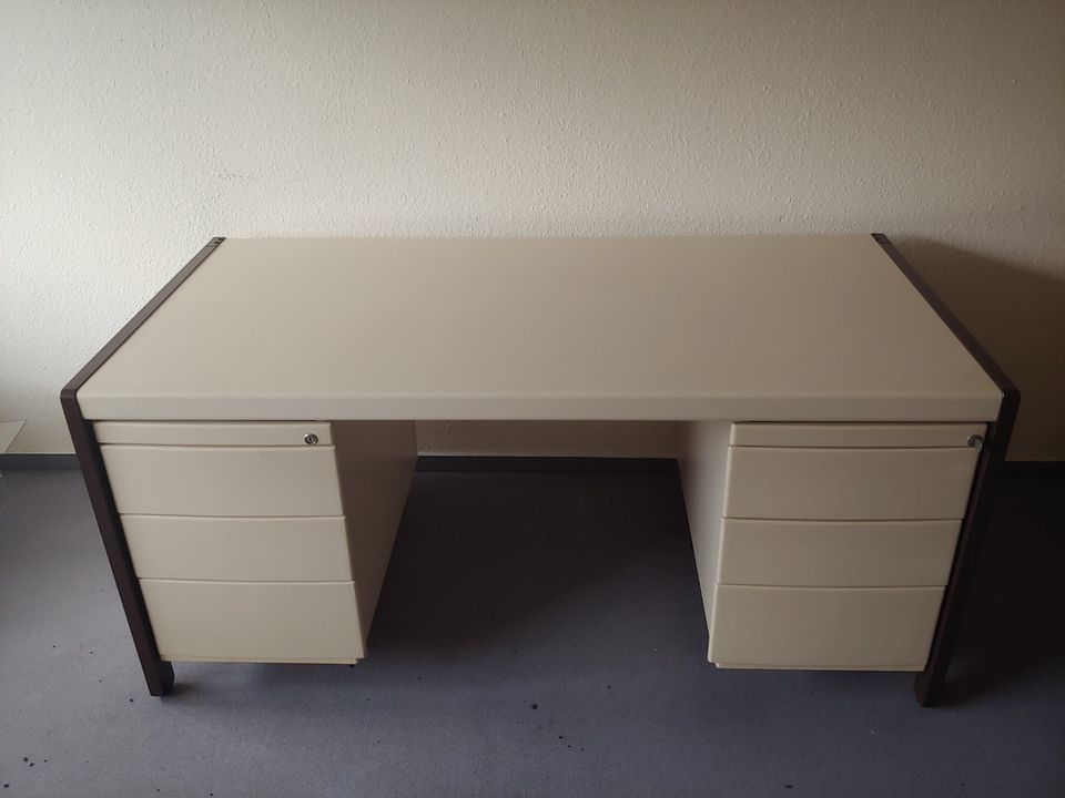 Bürotisch Schreibtisch der Marke Hund 160cm x 80cm x 72,5cm in Saarbrücken