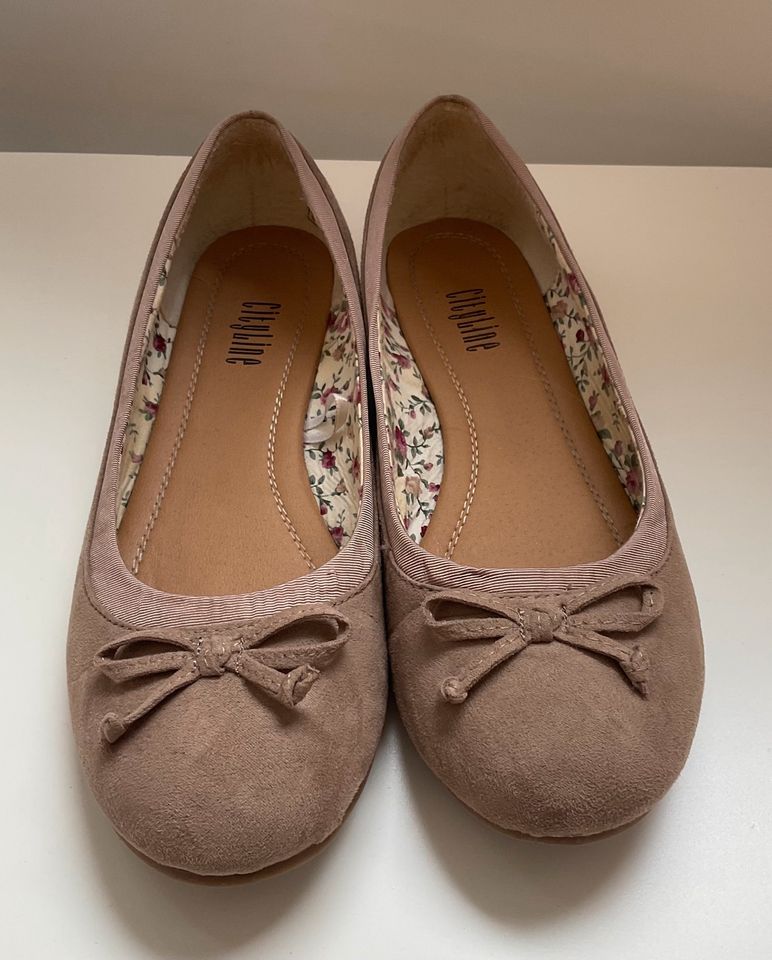 beige Ballerinas in Wildleder-Optik in Erfurt