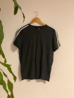 Adidas Tshirt Schwarz EU S gebraucht Friedrichshain-Kreuzberg - Friedrichshain Vorschau