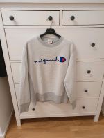 Sweater grau Champion Gr. L Nordrhein-Westfalen - Rödinghausen Vorschau