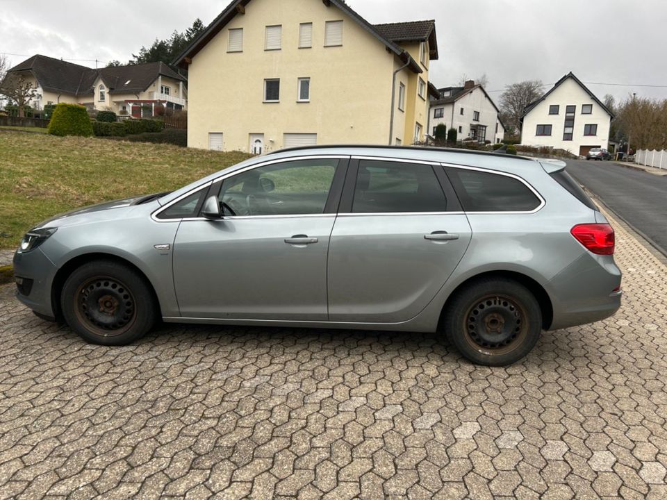 Opel Astra J Sports Tourer 1.6 CDTI Active in Kempenich