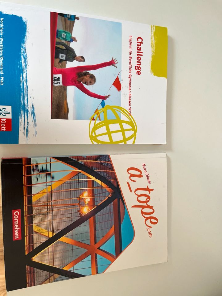 Englisch und Spanisch Buch fürs Berufliche Gymnasium in Bottrop