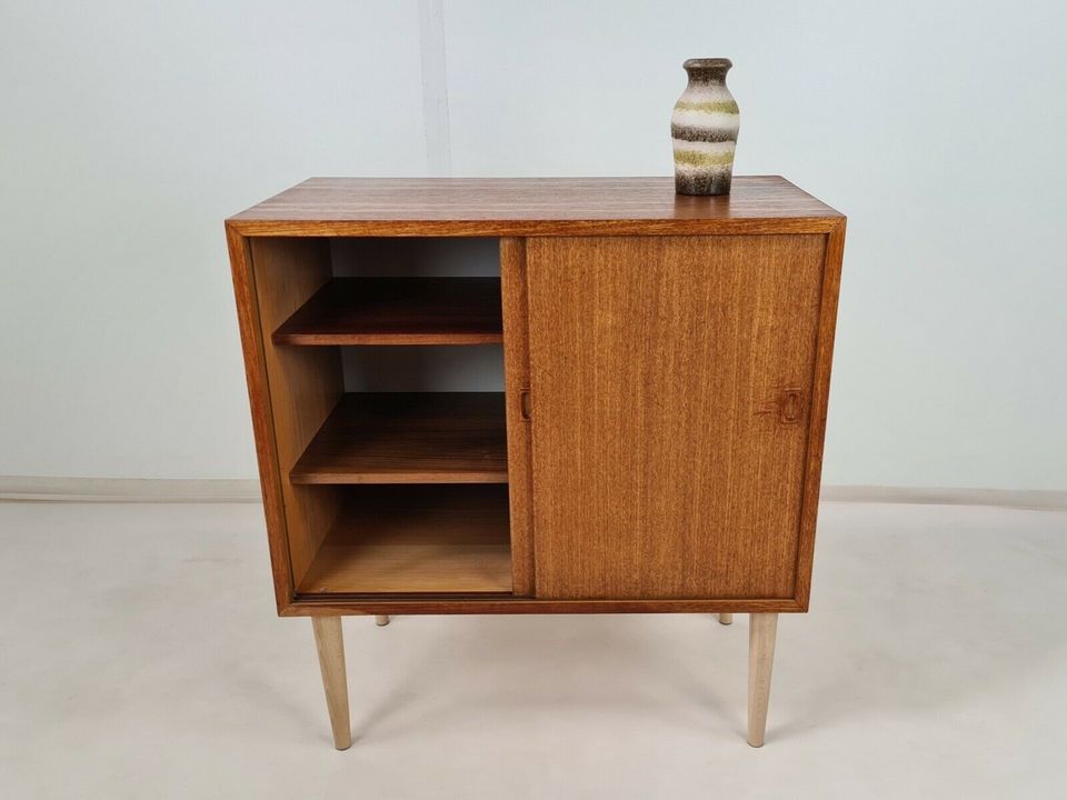 Kleiner Schrank Schiebetüren Teak Mid-Century Vintage 60er 220417 in Regensburg