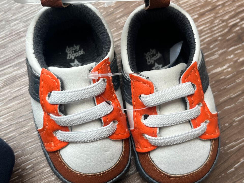 Oshkosh Baby / Newborn Schuhe 3 Paar – Gr. 0 in Hamburg